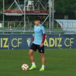 El joven Nando Raposo se convierte en el primer fichaje del Bollullos CF