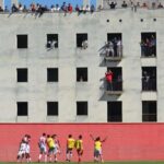 La Palma se lleva un derbi marcado por la polémica y se acerca al play-off (1-0)