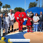 La mascota ‘Luz’ lleva la ilusión del Europeo de Bádminton a los niños del Hospital Juan Ramón Jiménez