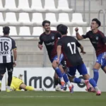 El Atlético Onubense asalta La Línea en el descuento y firma una victoria histórica (1-2)