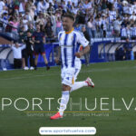 Aitor García, héroe y mártir en una victoria que sabe a oxígeno