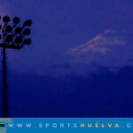 Los problemas de iluminación del Nuevo Colombino no ponen en peligro la noche copera ante el Rayo